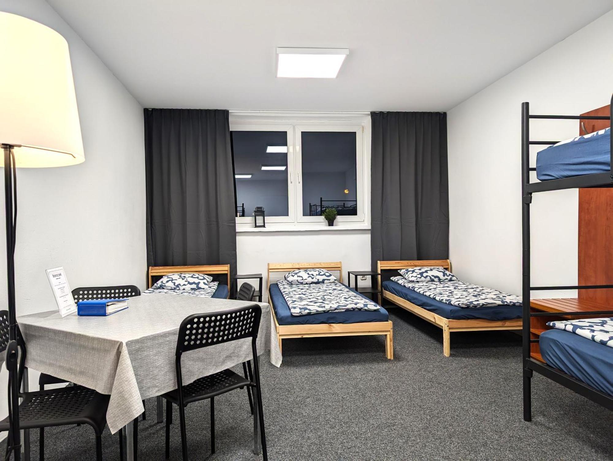 Hostel Baraczek Lotnisko Leszno Lešno Exteriér fotografie