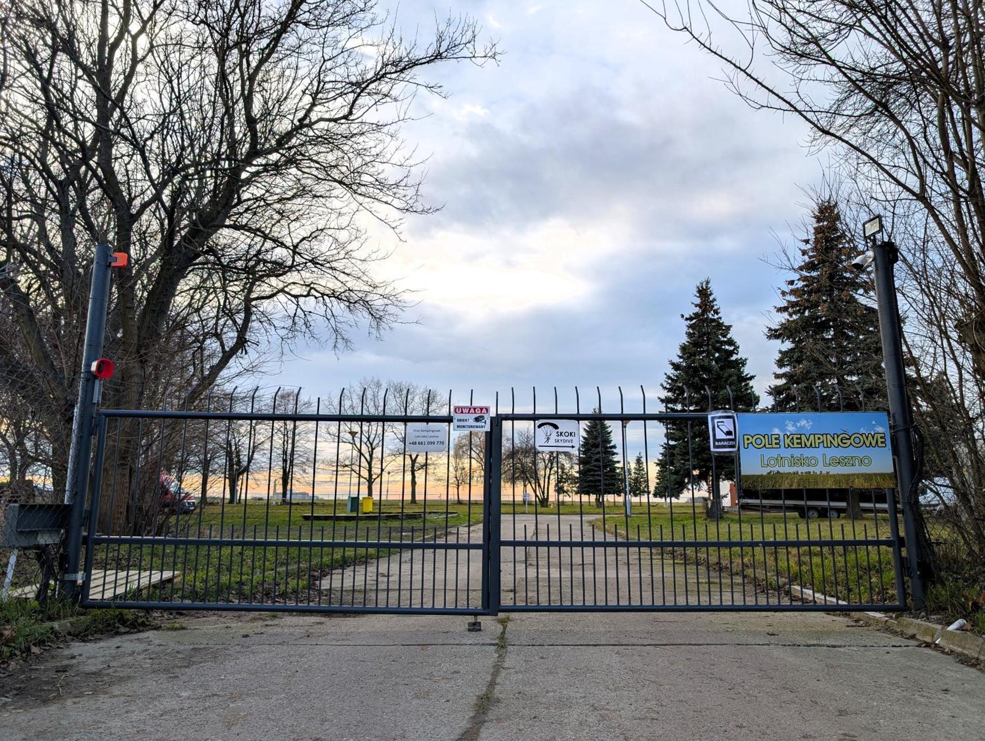 Hostel Baraczek Lotnisko Leszno Lešno Exteriér fotografie